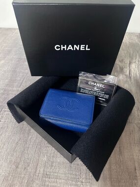 37-26 Chanel Compact Blue Caviar Leather Card Case Wallet - Iconic CC Logo